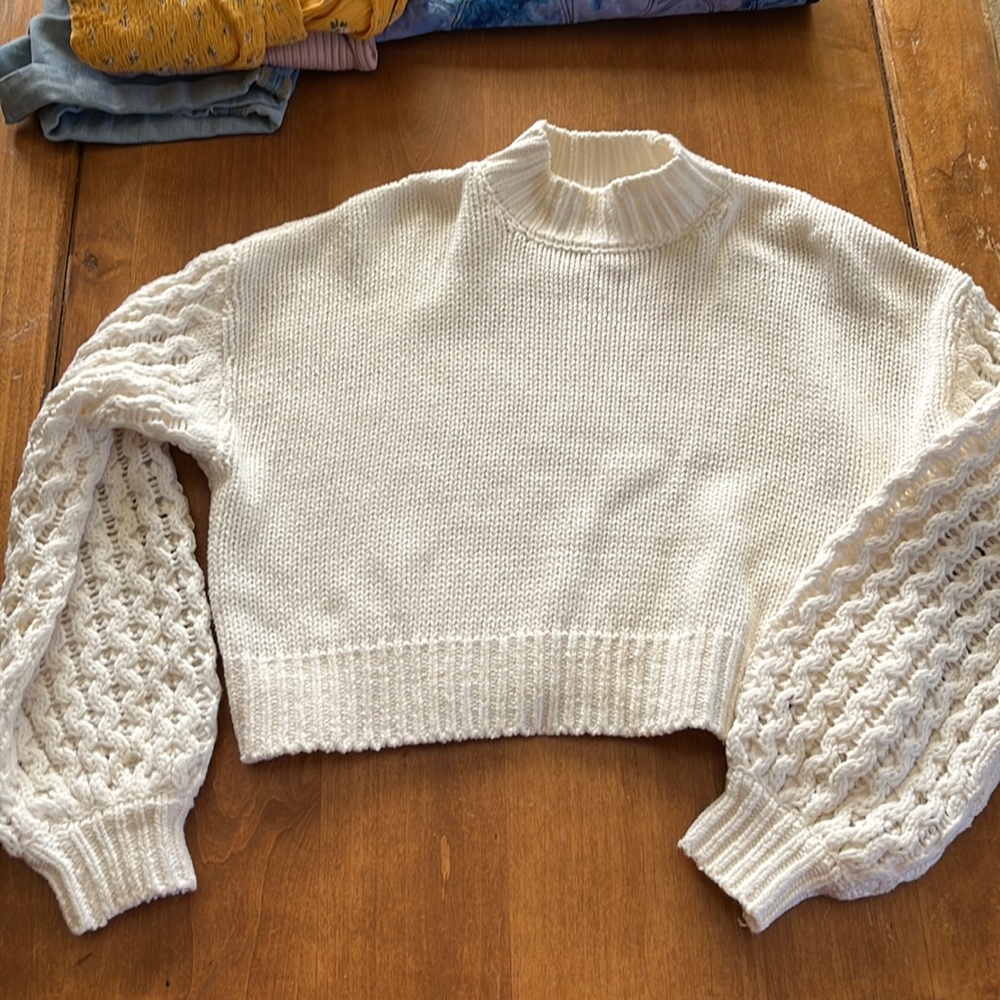 Chunky cropped white jr sweater